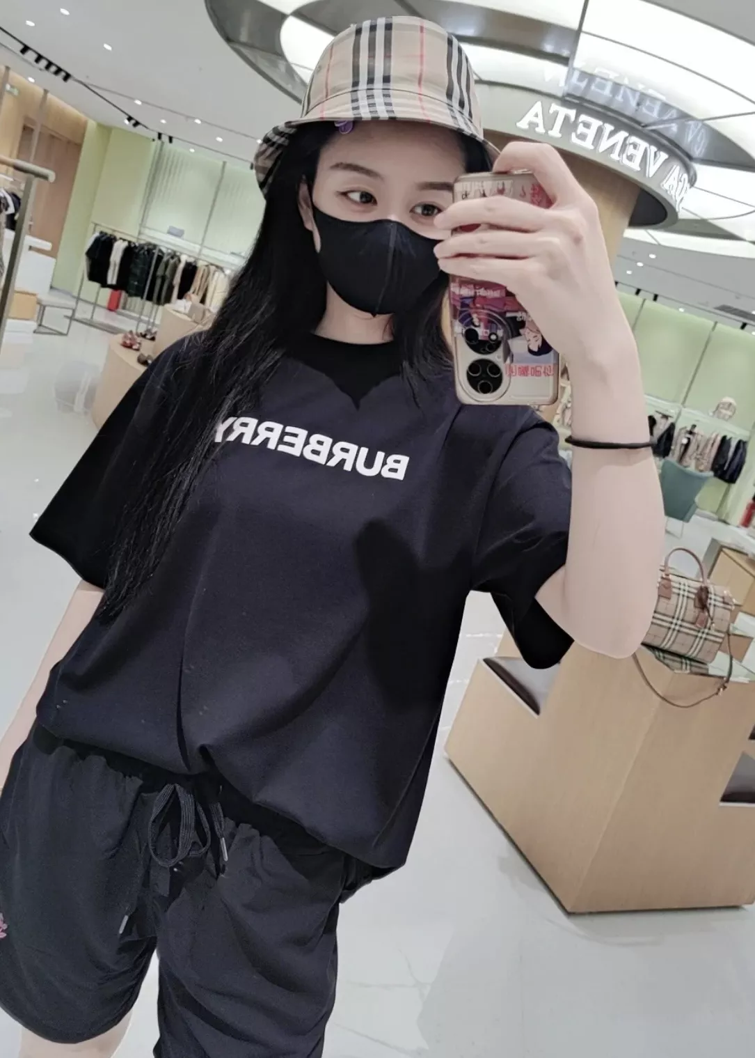 버버리 클래식 레터링 코튼 티셔츠 상세 이미지 30