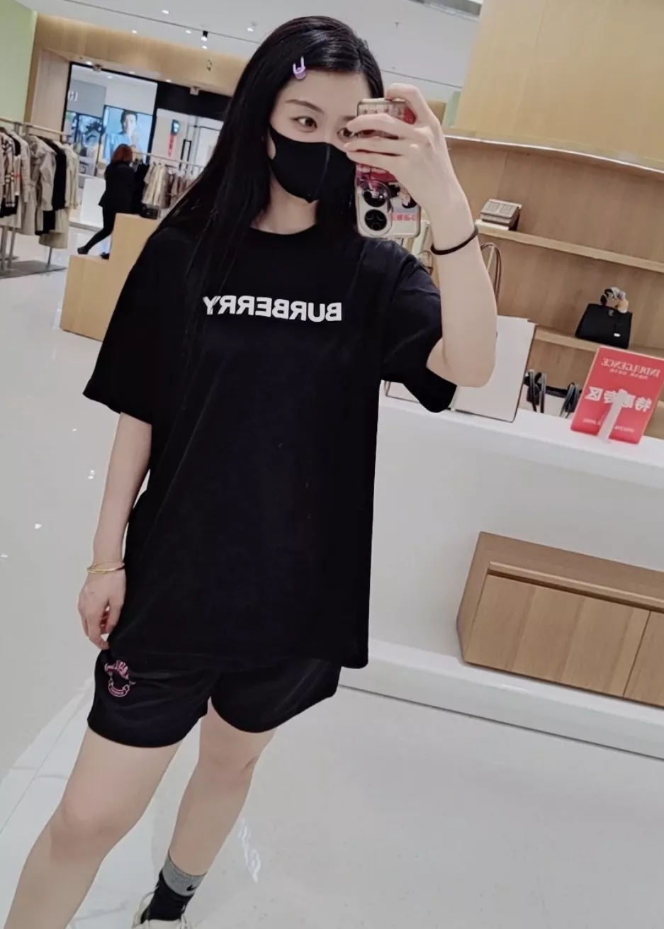 버버리 클래식 레터링 코튼 티셔츠 상세 이미지 32