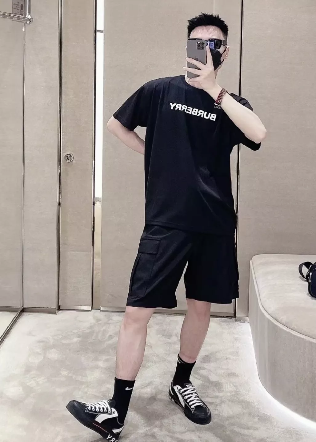 버버리 클래식 레터링 코튼 티셔츠 상세 이미지 17