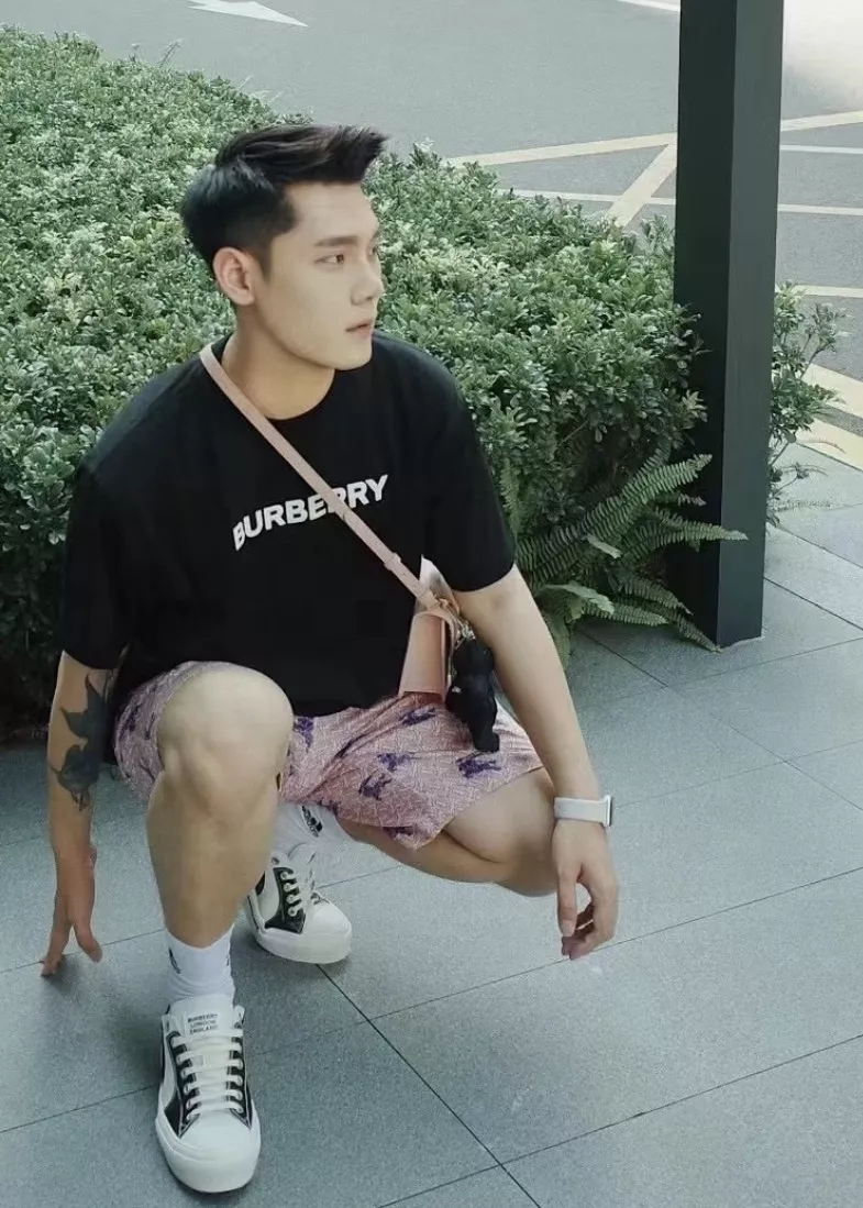 버버리 클래식 레터링 코튼 티셔츠 상세 이미지 27