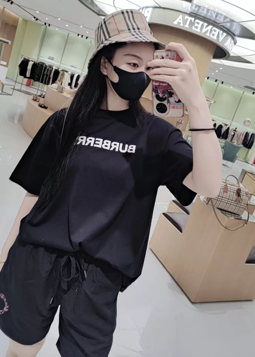 버버리 클래식 레터링 코튼 티셔츠 상세 이미지 31