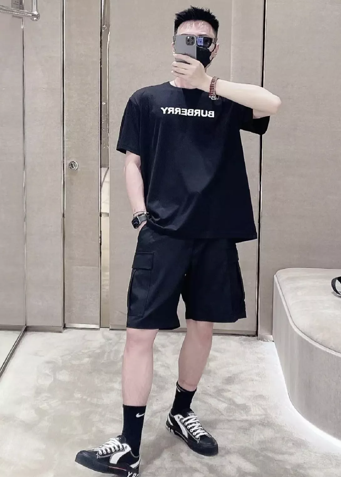 버버리 클래식 레터링 코튼 티셔츠 상세 이미지 16