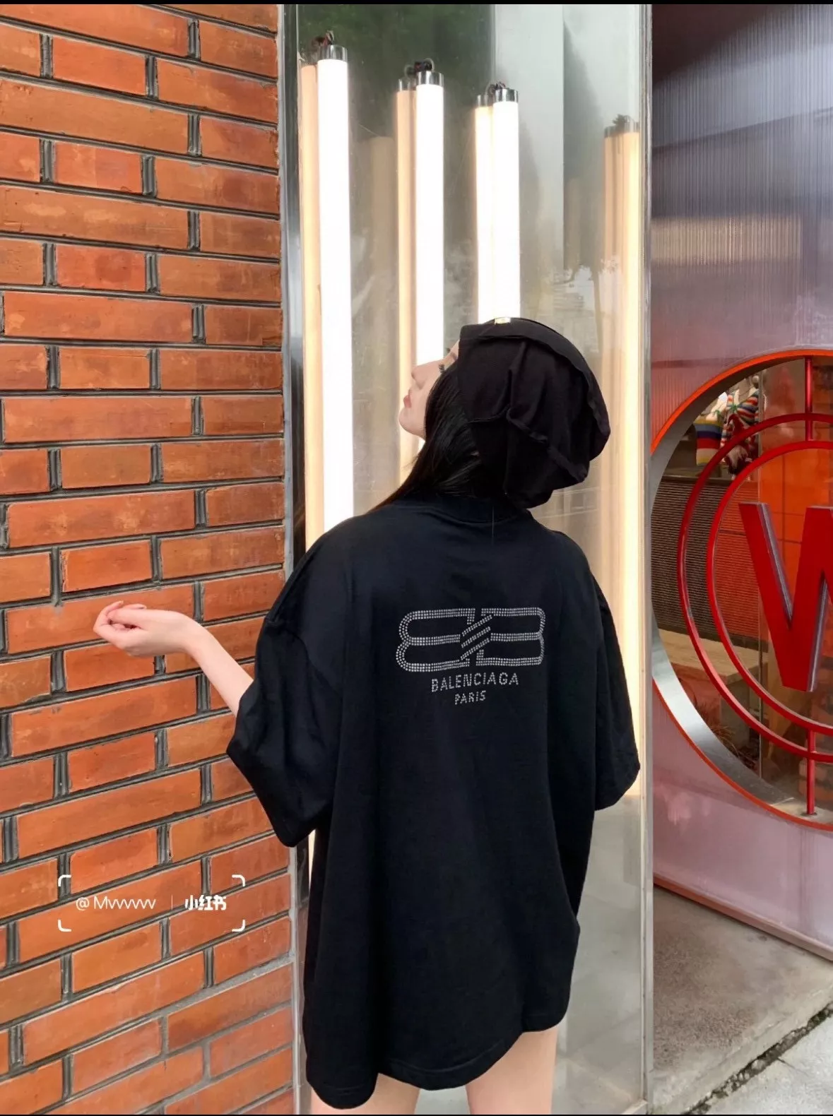 발렌시아가 워시드 큐빅 로고 반팔 티 상세 이미지 22
