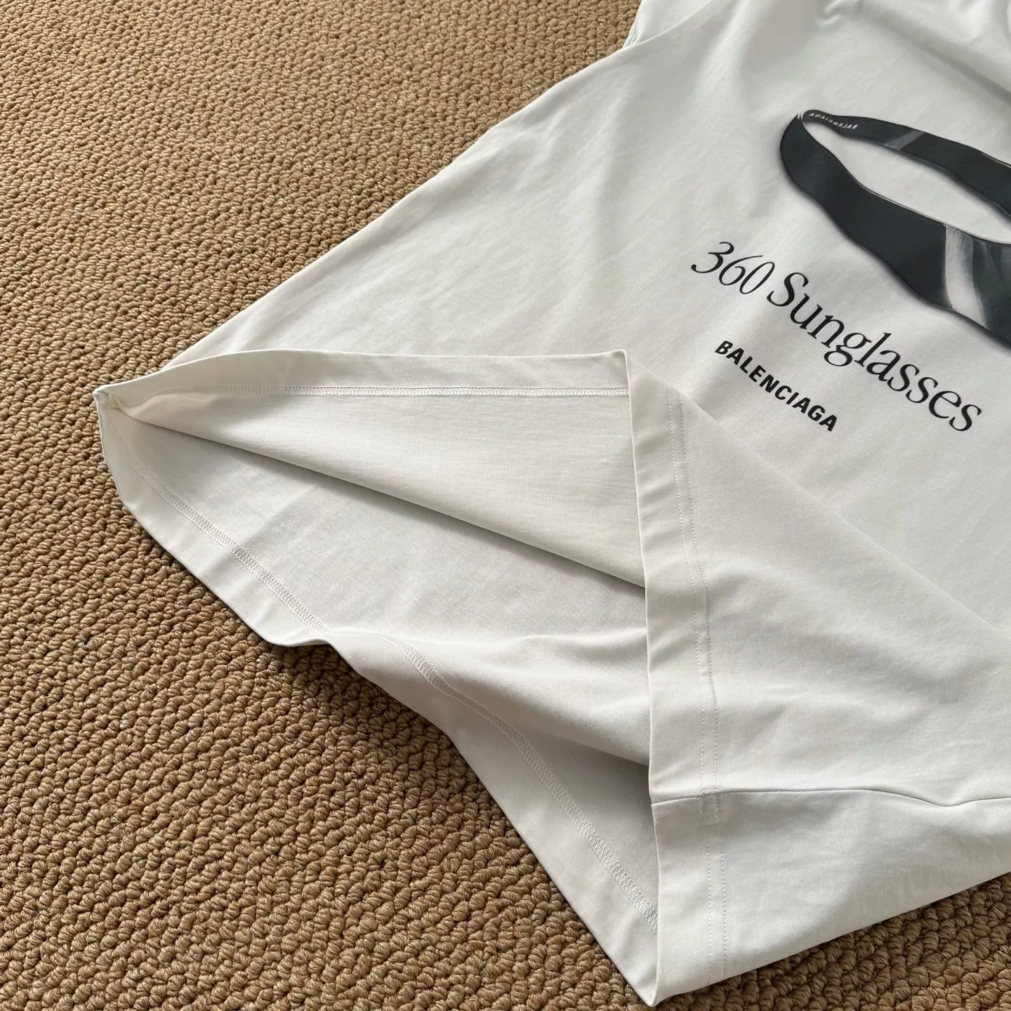 발렌시아가 25시즌 모자 프린트 반팔 티 상세 이미지 9
