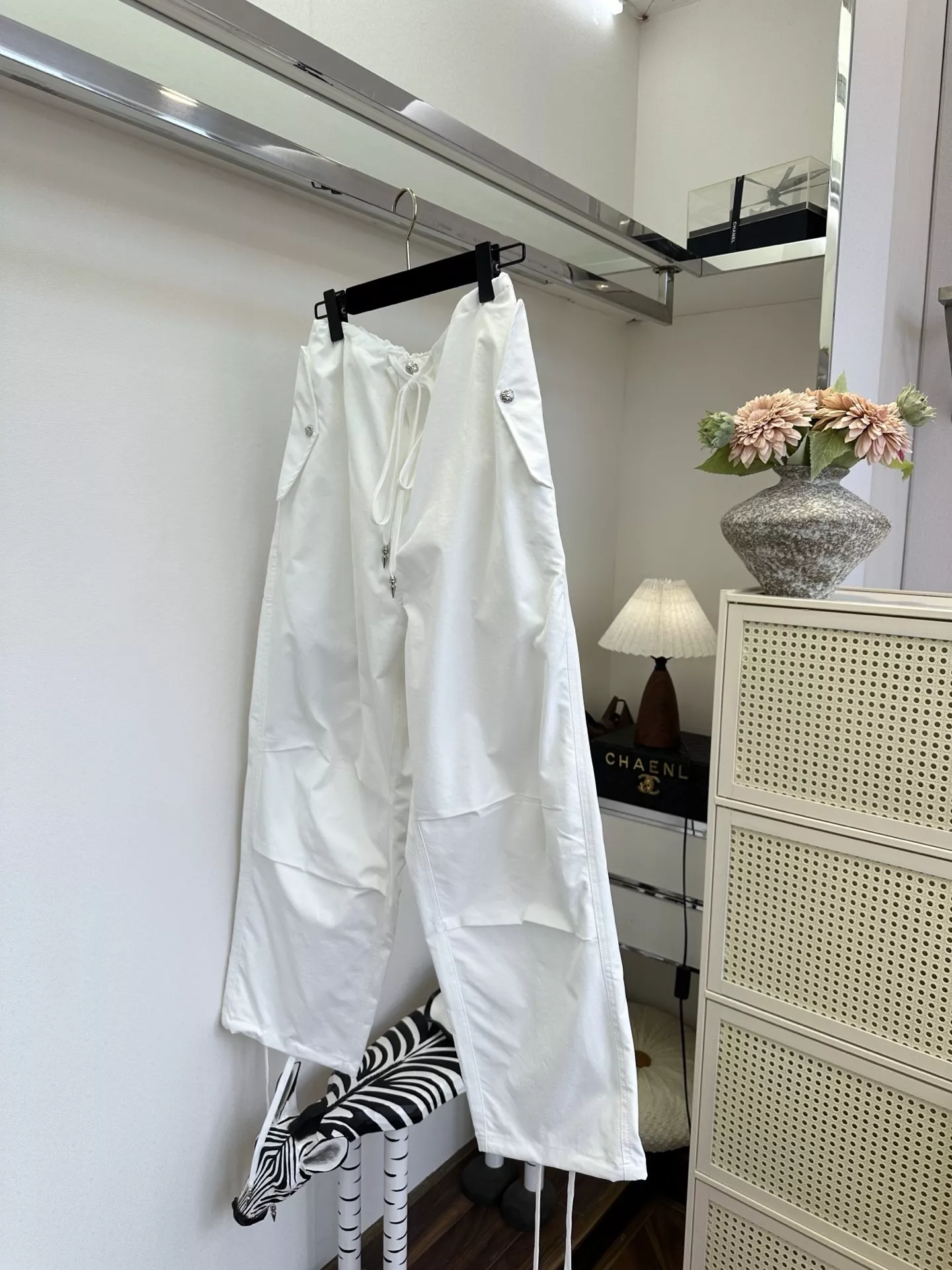 크롬하츠 십자가 가죽 패치 팬츠 상세 이미지 3