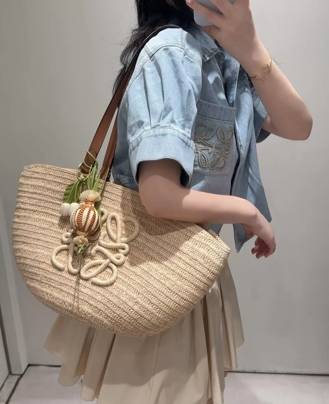 로에베 아나그램 자수 포켓 데님 셔츠 상세 이미지 18