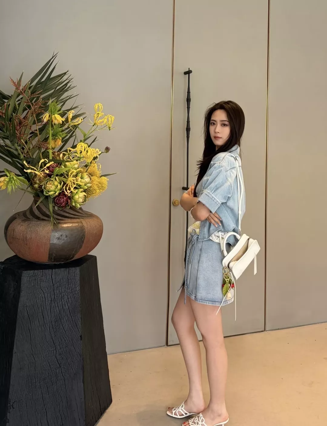 로에베 아나그램 자수 포켓 데님 셔츠 상세 이미지 15
