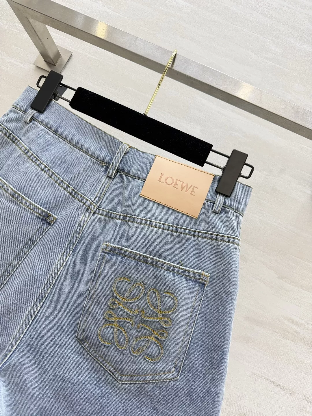 로에베 아나그램 자수 워싱 데님 쇼츠 상세 이미지 7