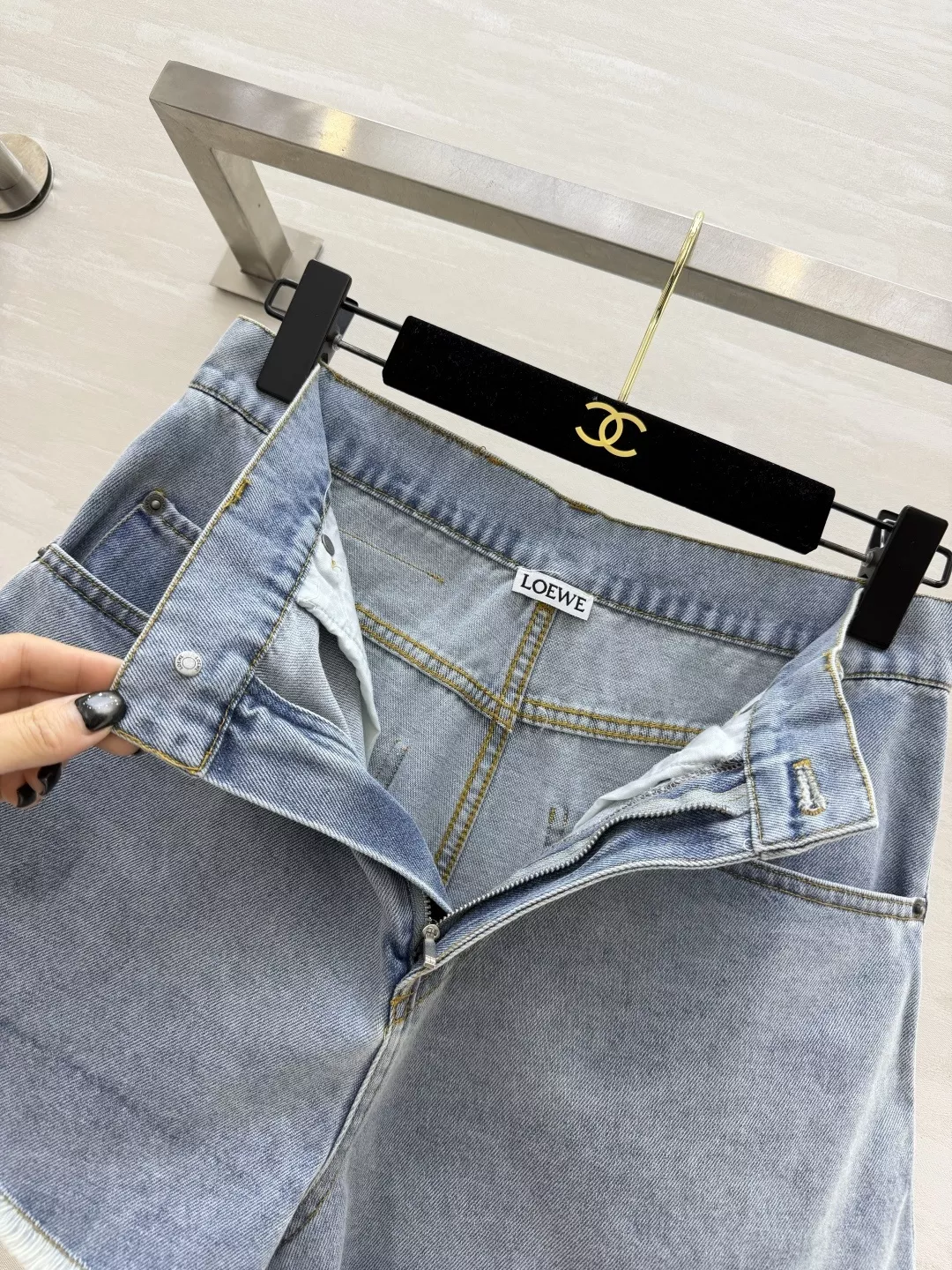 로에베 아나그램 자수 워싱 데님 쇼츠 상세 이미지 8