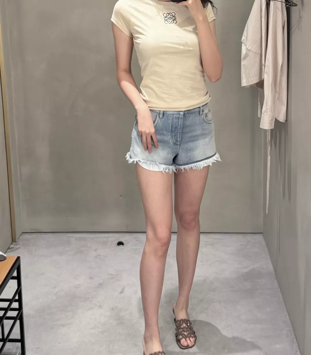 로에베 아나그램 자수 워싱 데님 쇼츠 상세 이미지 17