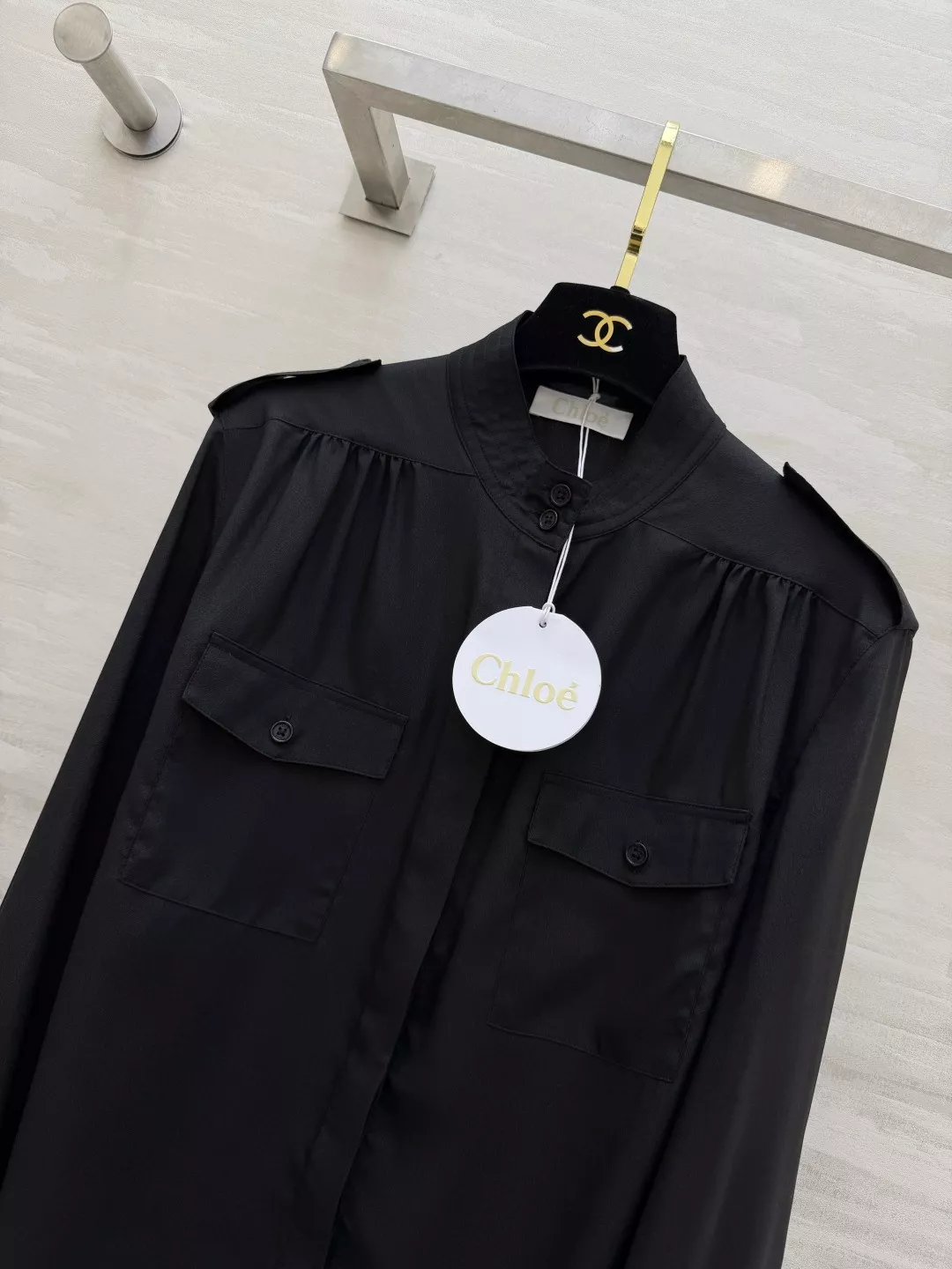 끌로에 스탠드칼라 포켓 셔츠 상세 이미지 23