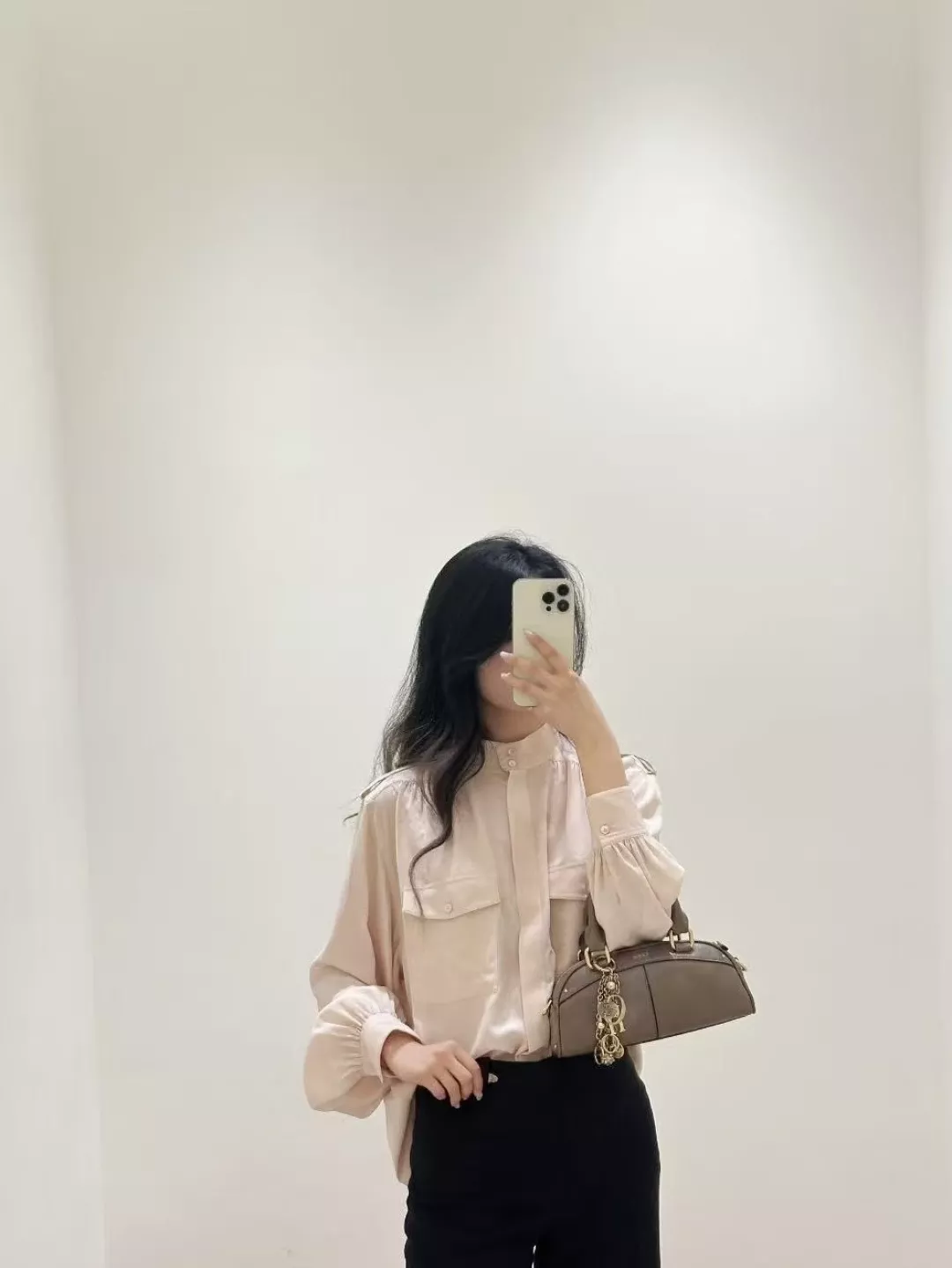 끌로에 스탠드칼라 포켓 셔츠 상세 이미지 15