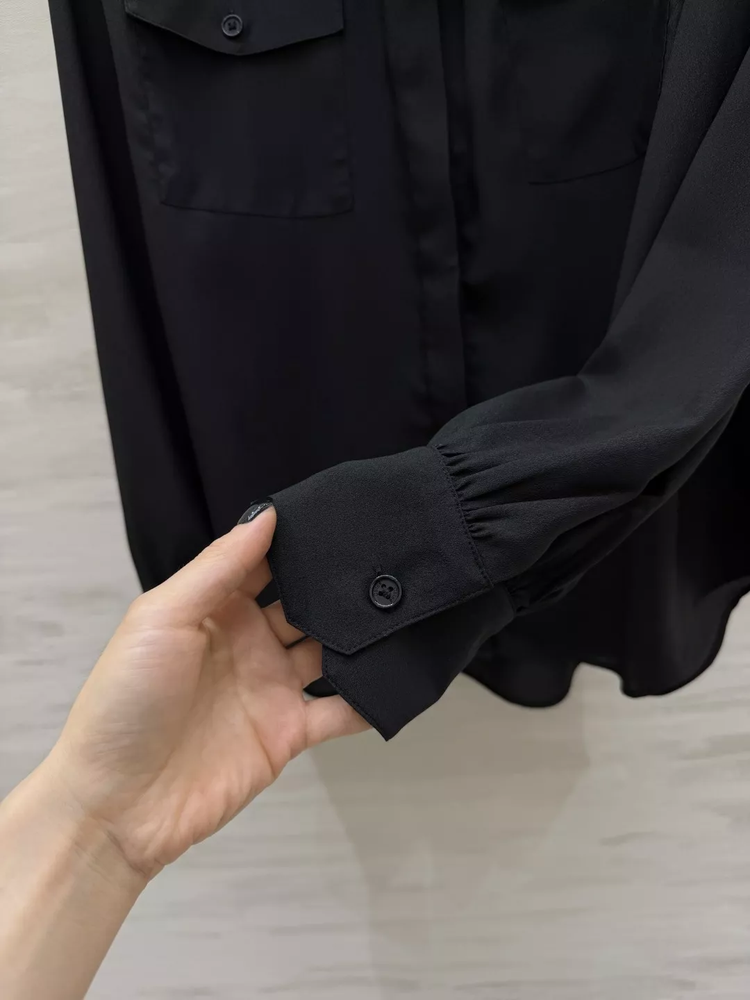 끌로에 스탠드칼라 포켓 셔츠 상세 이미지 27