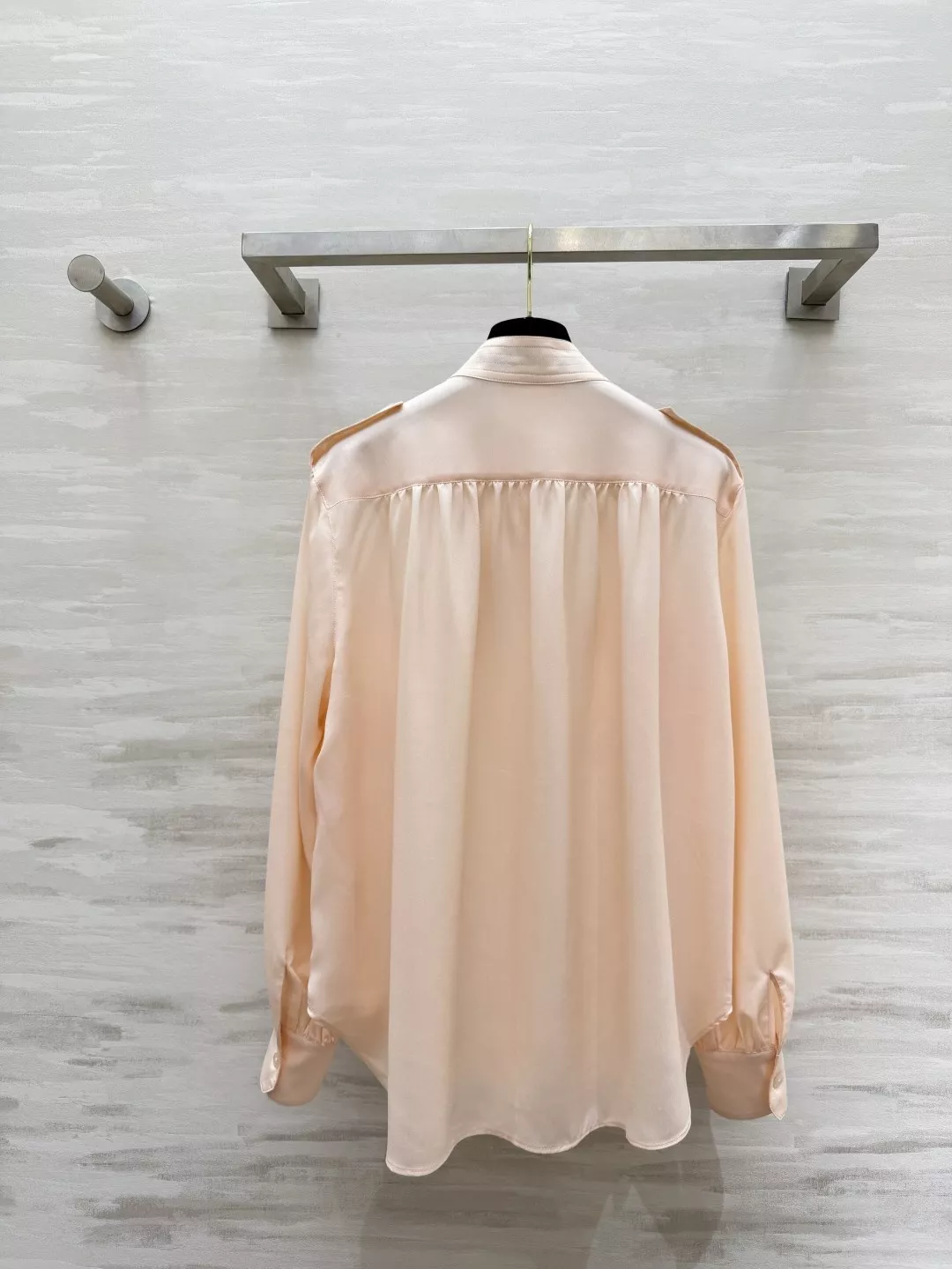끌로에 스탠드칼라 포켓 셔츠 상세 이미지 9