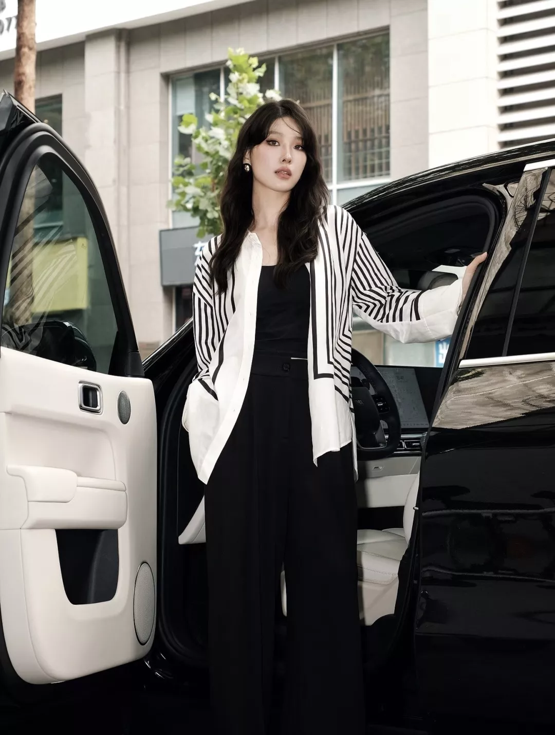 입생로랑 블랙 화이트 스트라이프 실크 셔츠 상세 이미지 13