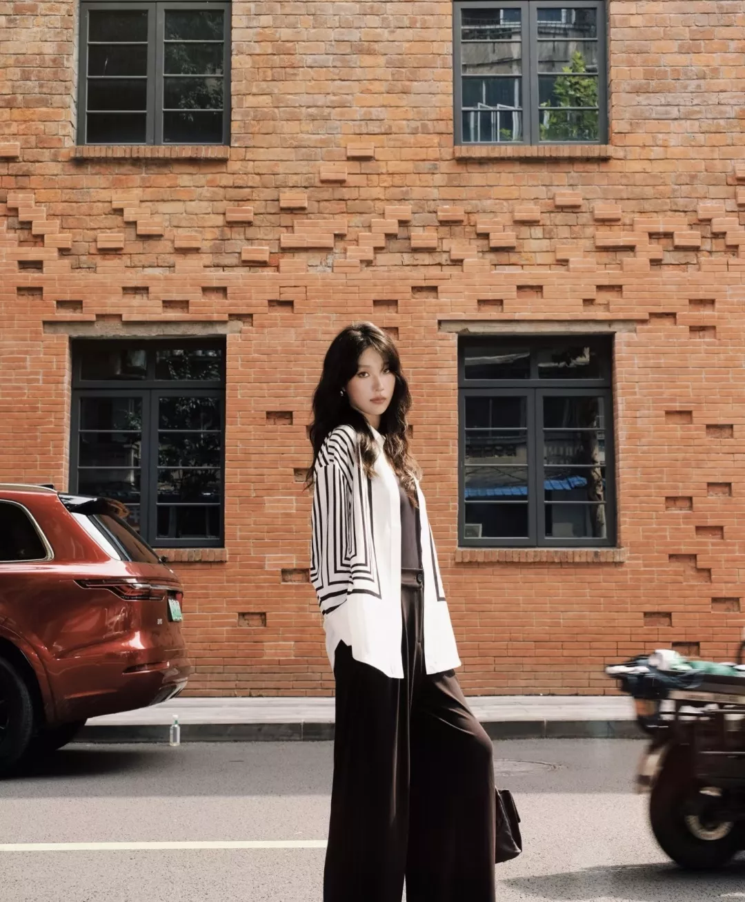 입생로랑 블랙 화이트 스트라이프 실크 셔츠 상세 이미지 18