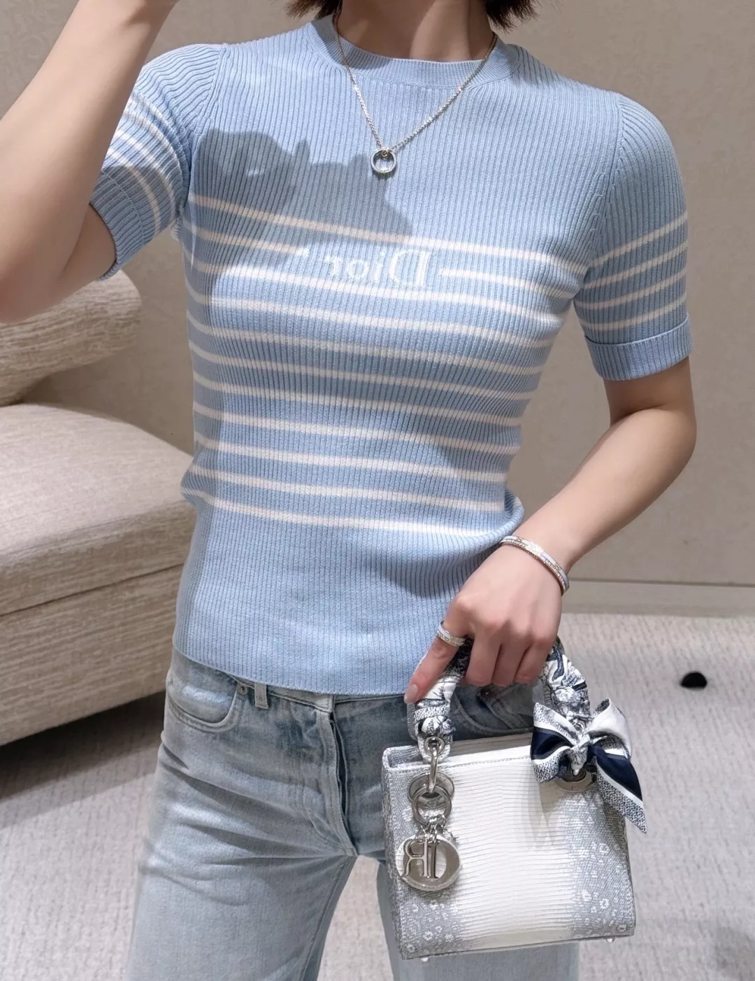 디올 스트라이프 레터링 반소매 니트 탑 상세 이미지 6
