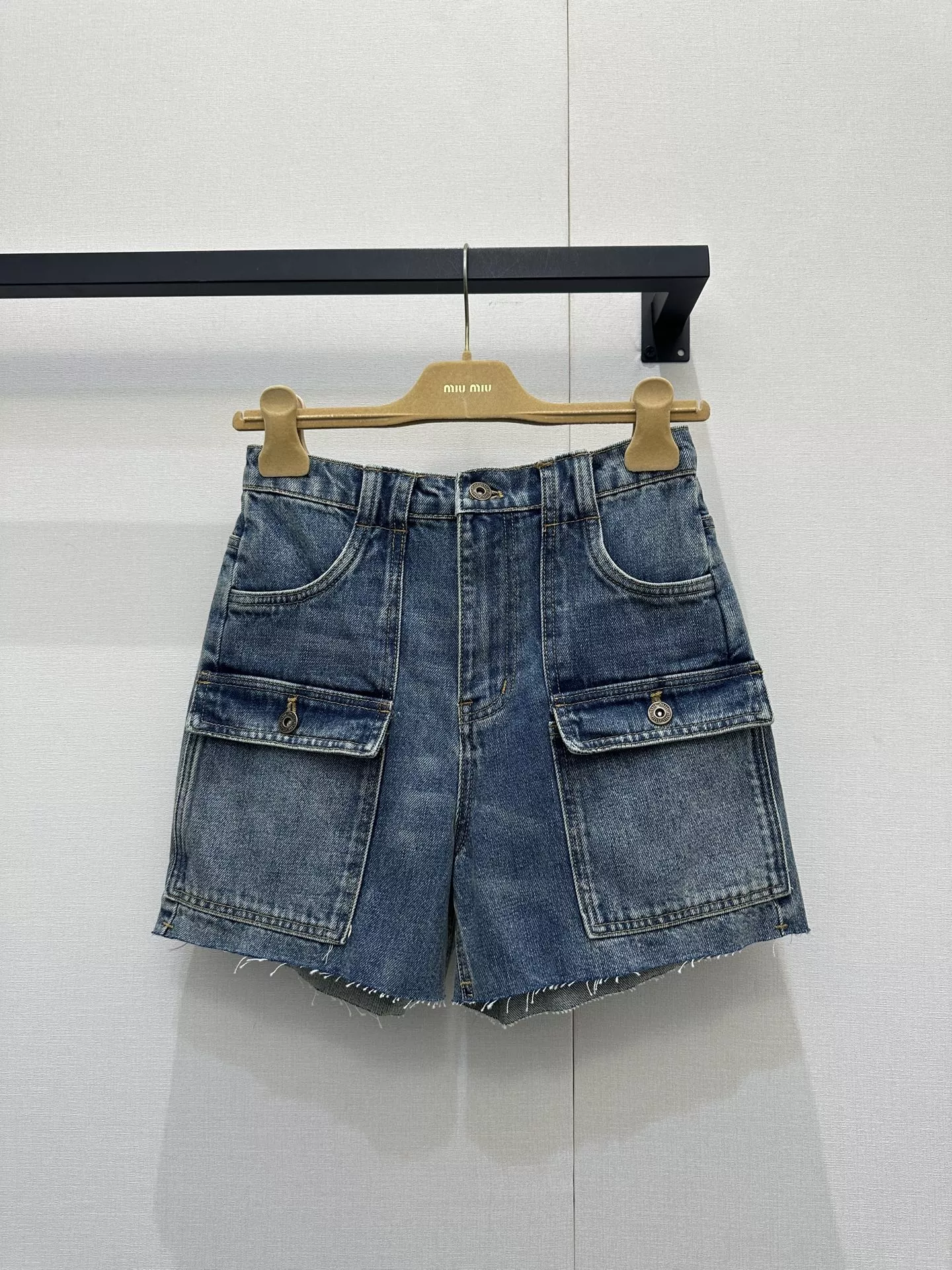 미우미우 데님 카고 쇼츠 상세 이미지 10