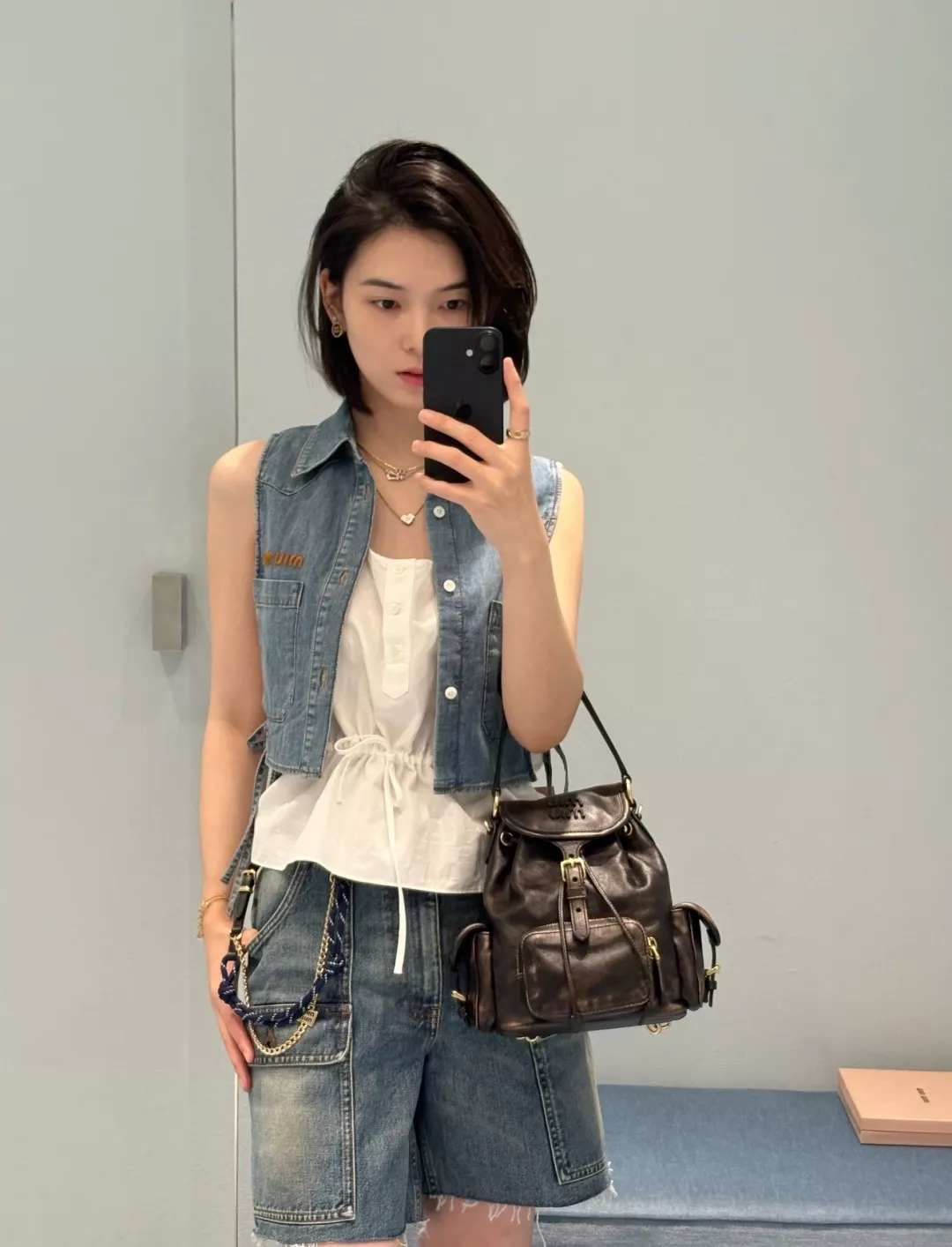 미우미우 배색 자수 레터링 데님 베스트 상세 이미지 4