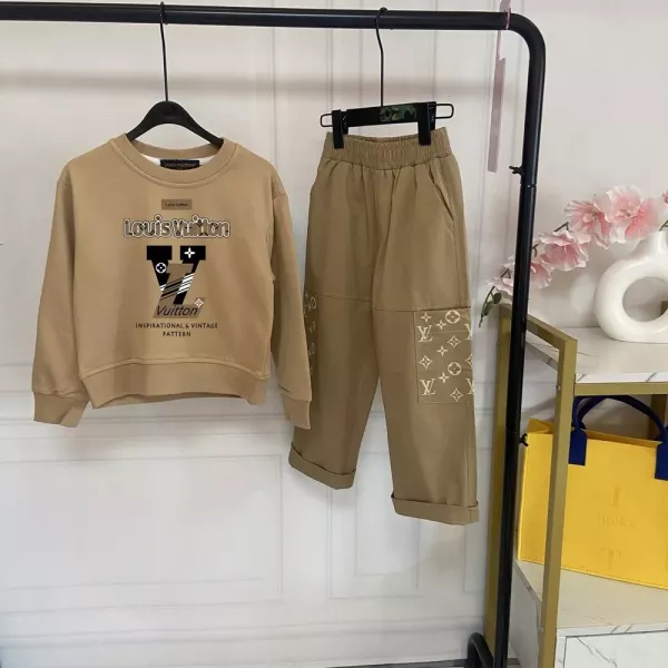 루이비통 아동 카키 프린팅 맨투맨 팬츠 세트