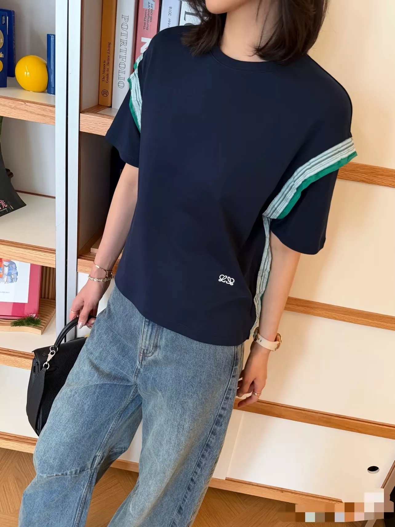 로에베 배색 테이프 포인트 티셔츠 상세 이미지 31