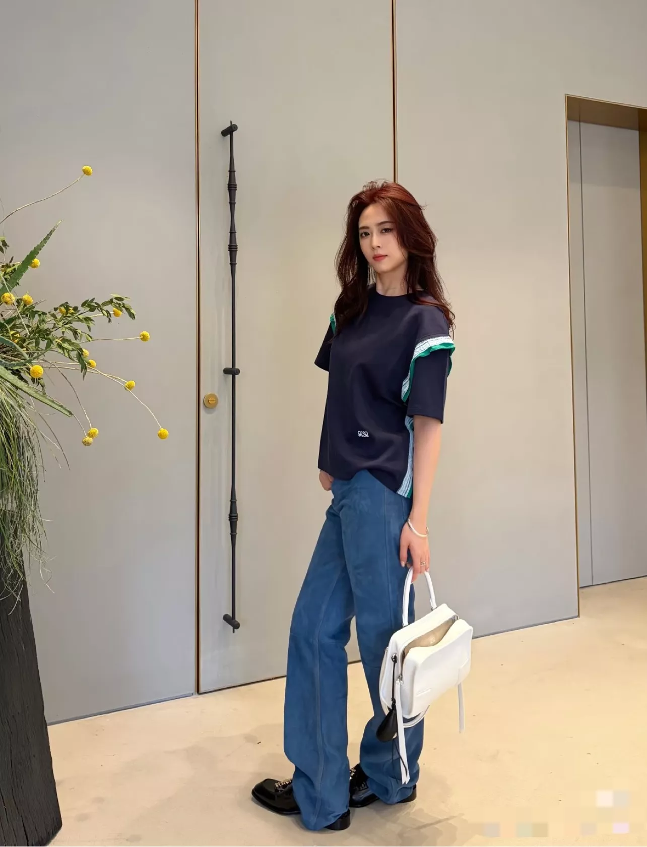 로에베 배색 테이프 포인트 티셔츠 상세 이미지 27
