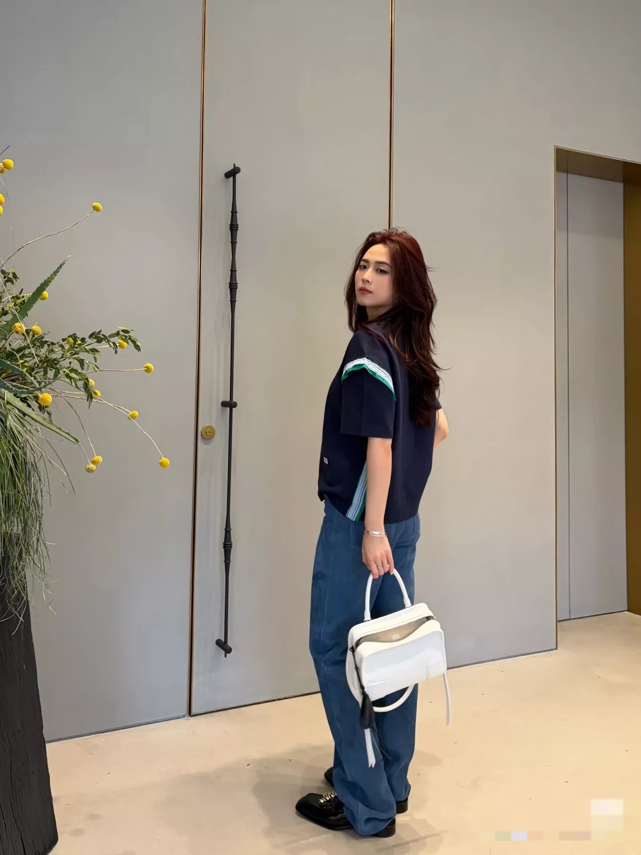 로에베 배색 테이프 포인트 티셔츠 상세 이미지 29