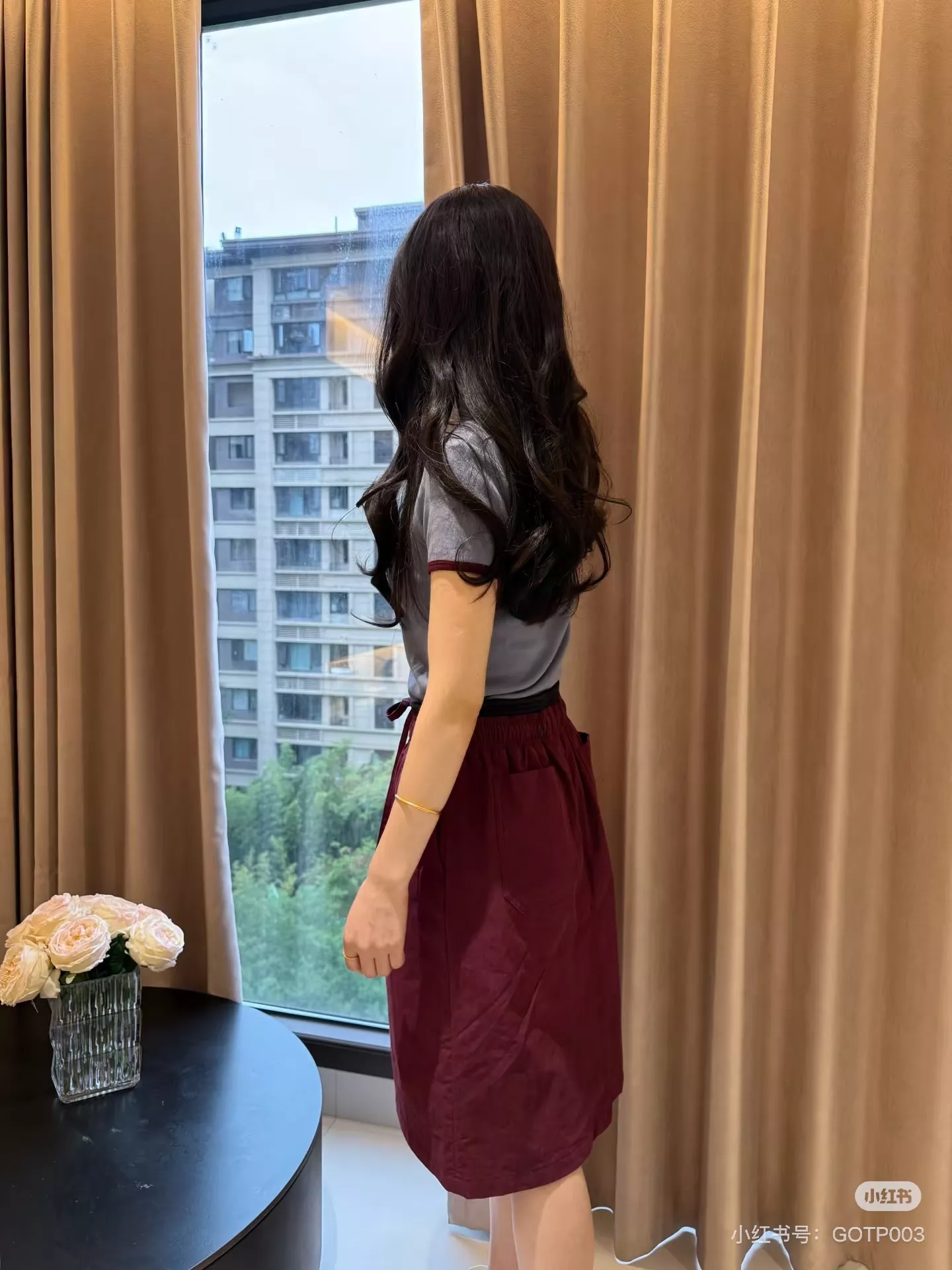 프라다 버건디 배색 허리 밴딩 스커트 상세 이미지 31