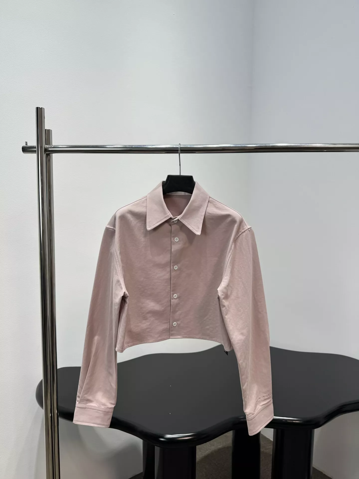 발렌시아가 핑크 크롭 카라 셔츠 상세 이미지 1