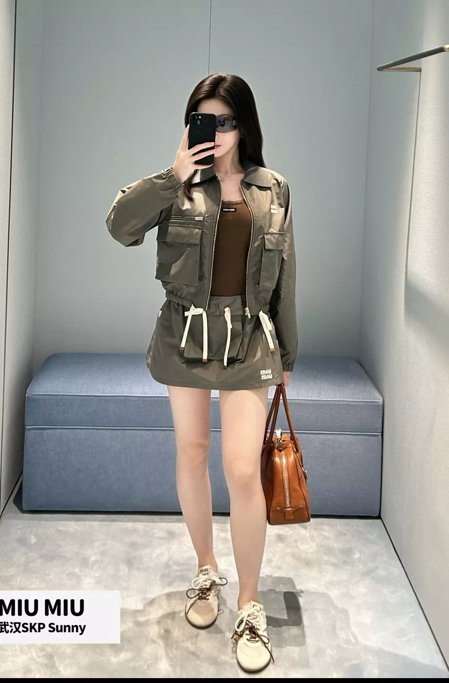 미우미우 나일론 카고 미니 스커트 상세 이미지 24