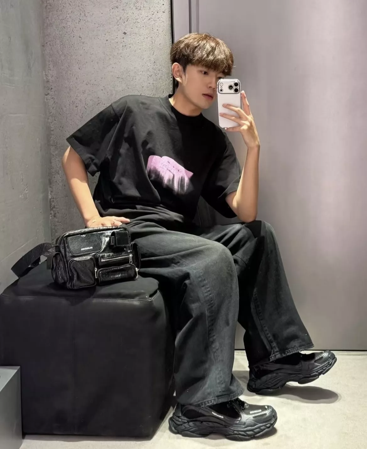 발렌시아가 웻 브러시 프린트 오버핏 티셔츠 상세 이미지 22