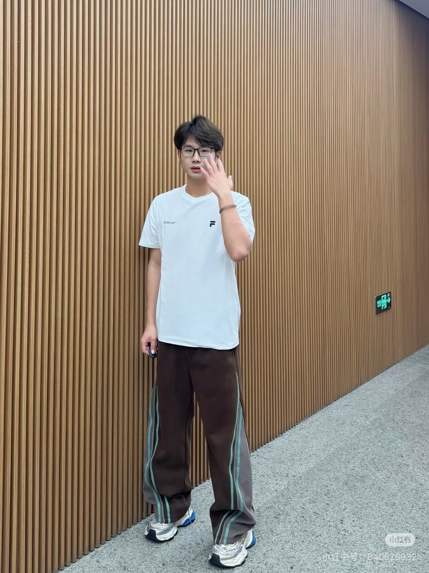 휠라 실리콘 로고 커플 반팔 티셔츠 상세 이미지 24