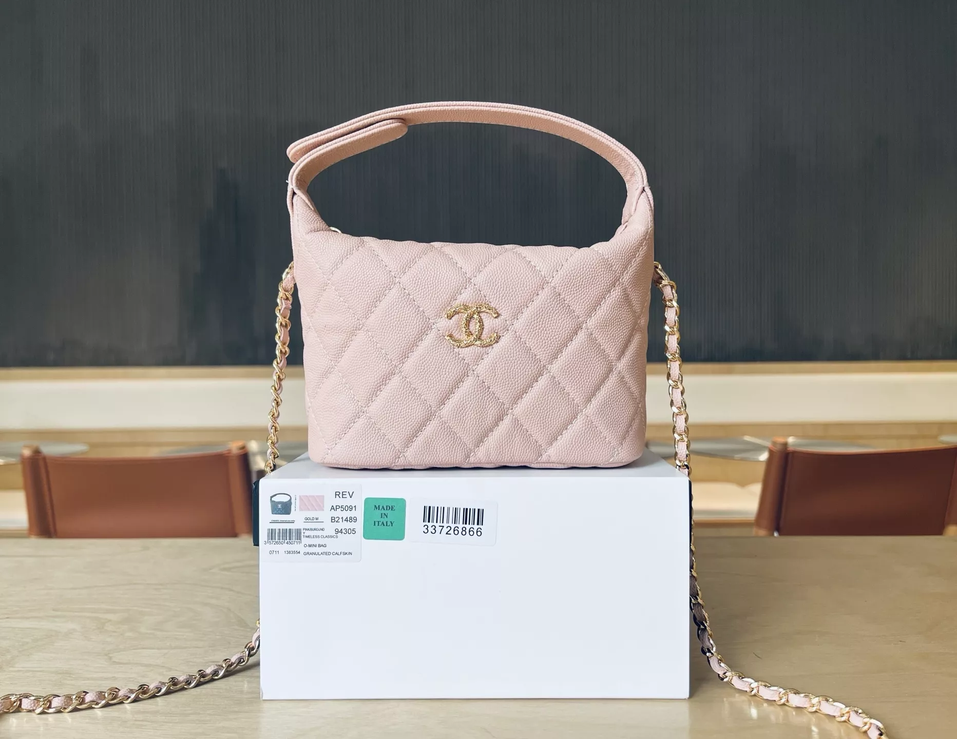 샤넬 다이아 로고 체인 백 상세 이미지 1