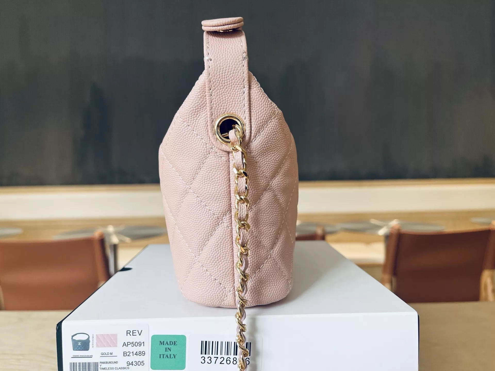 샤넬 다이아 로고 체인 백 상세 이미지 4