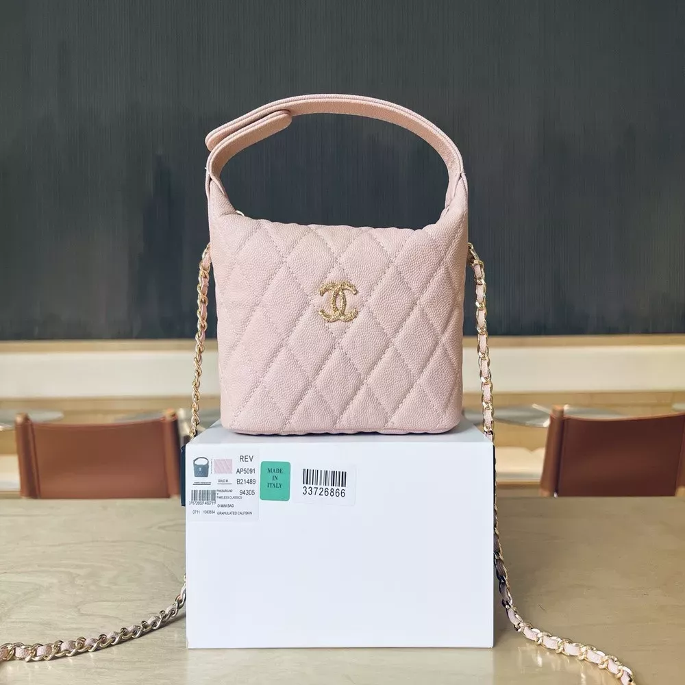 샤넬 다이아 로고 체인 백