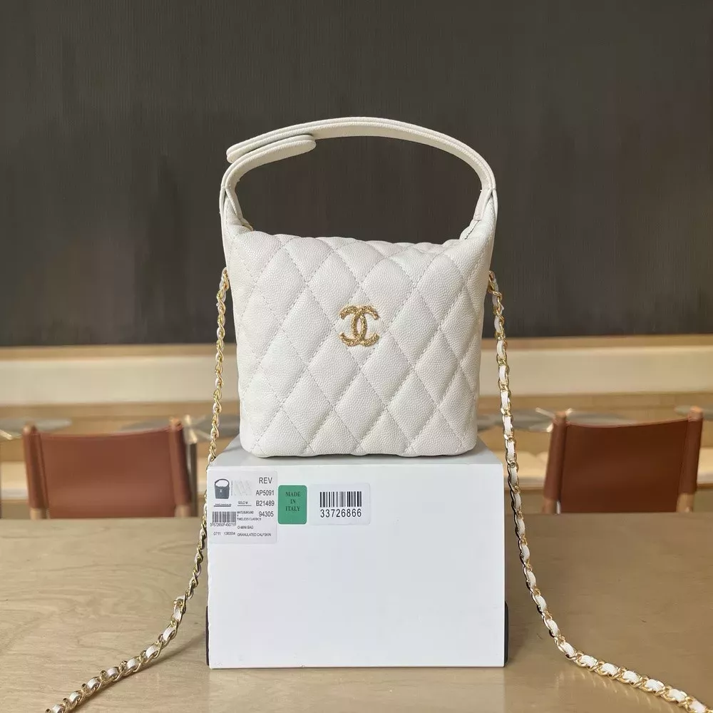 샤넬 퀼팅 체인 버킷 스타일 백
