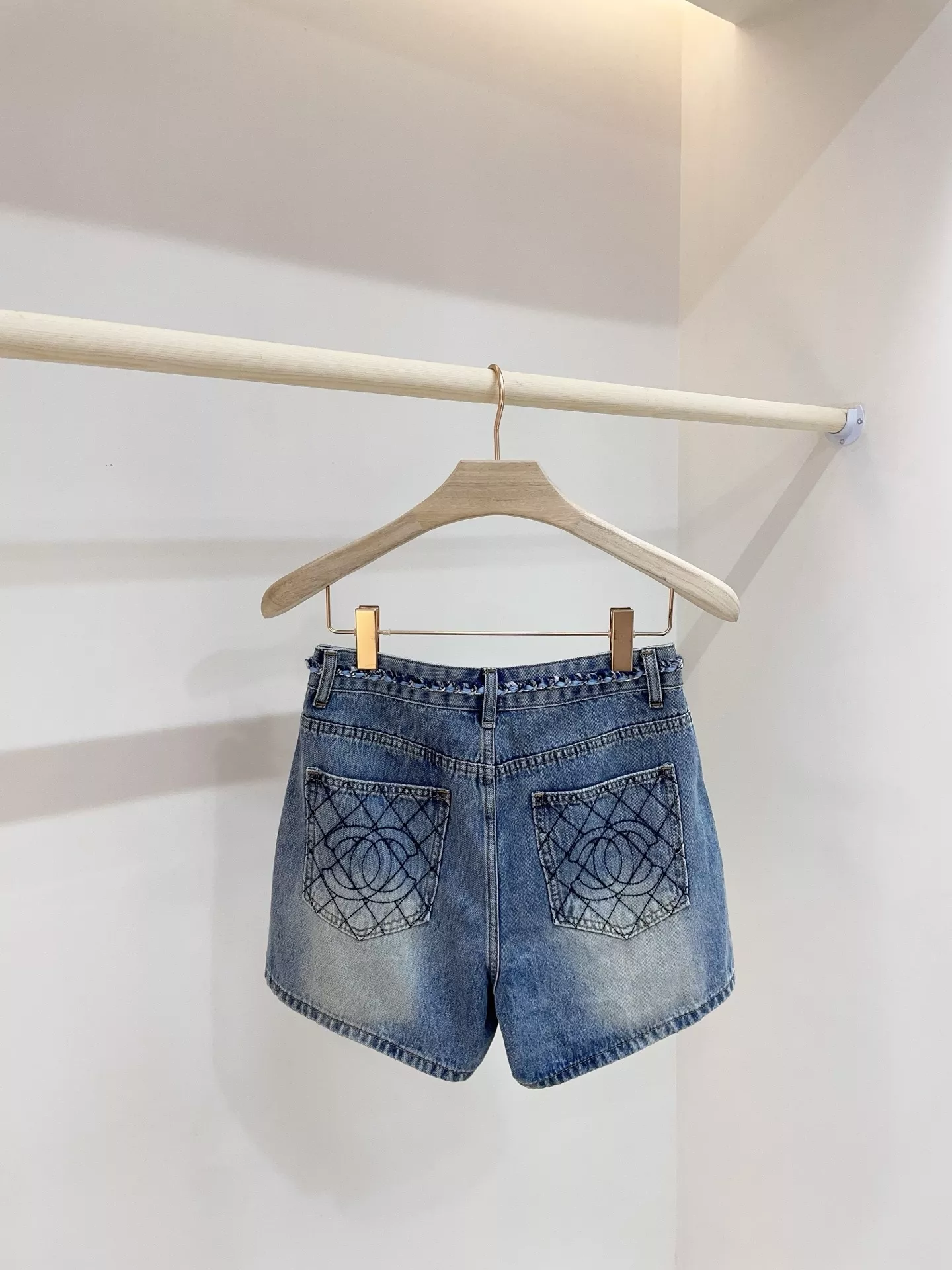 디올 체인 포인트 데님 숏팬츠 상세 이미지 4