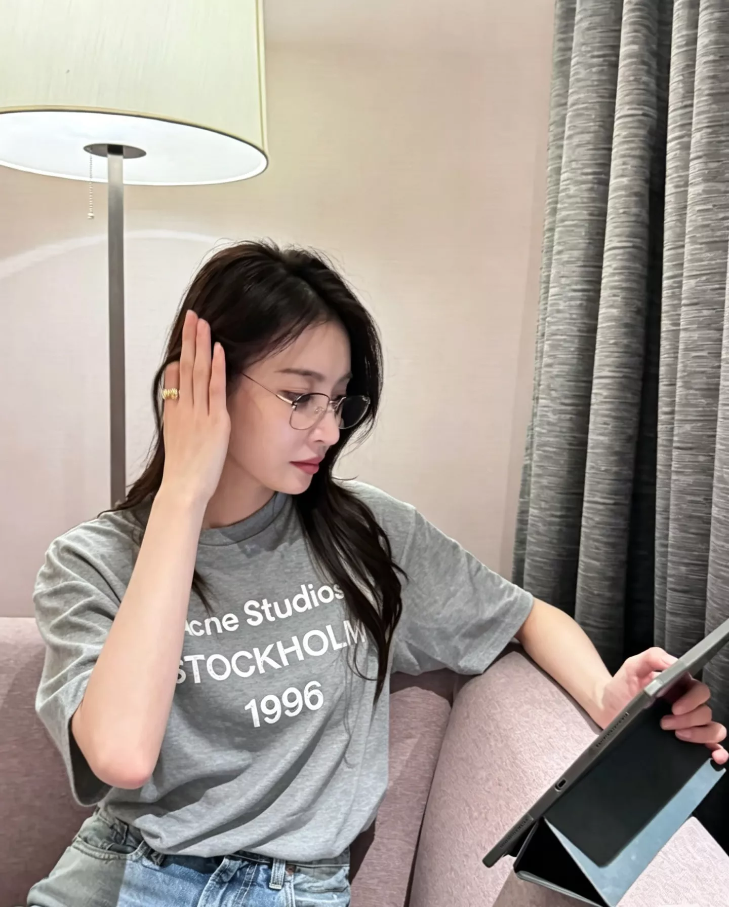 아크네스튜디오 그라데이션 워싱 로고 반팔 티 상세 이미지 35