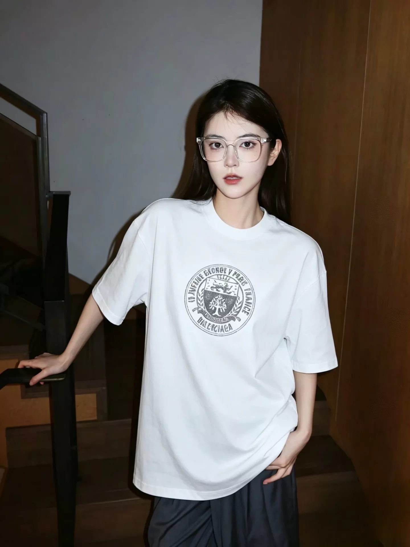 발렌시아가 로고 프린트 라운드넥 반팔 티셔츠 상세 이미지 9