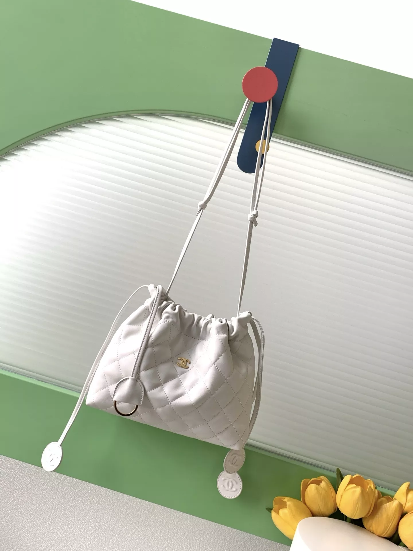 샤넬 퀼팅 드로스트링 백 상세 이미지 10