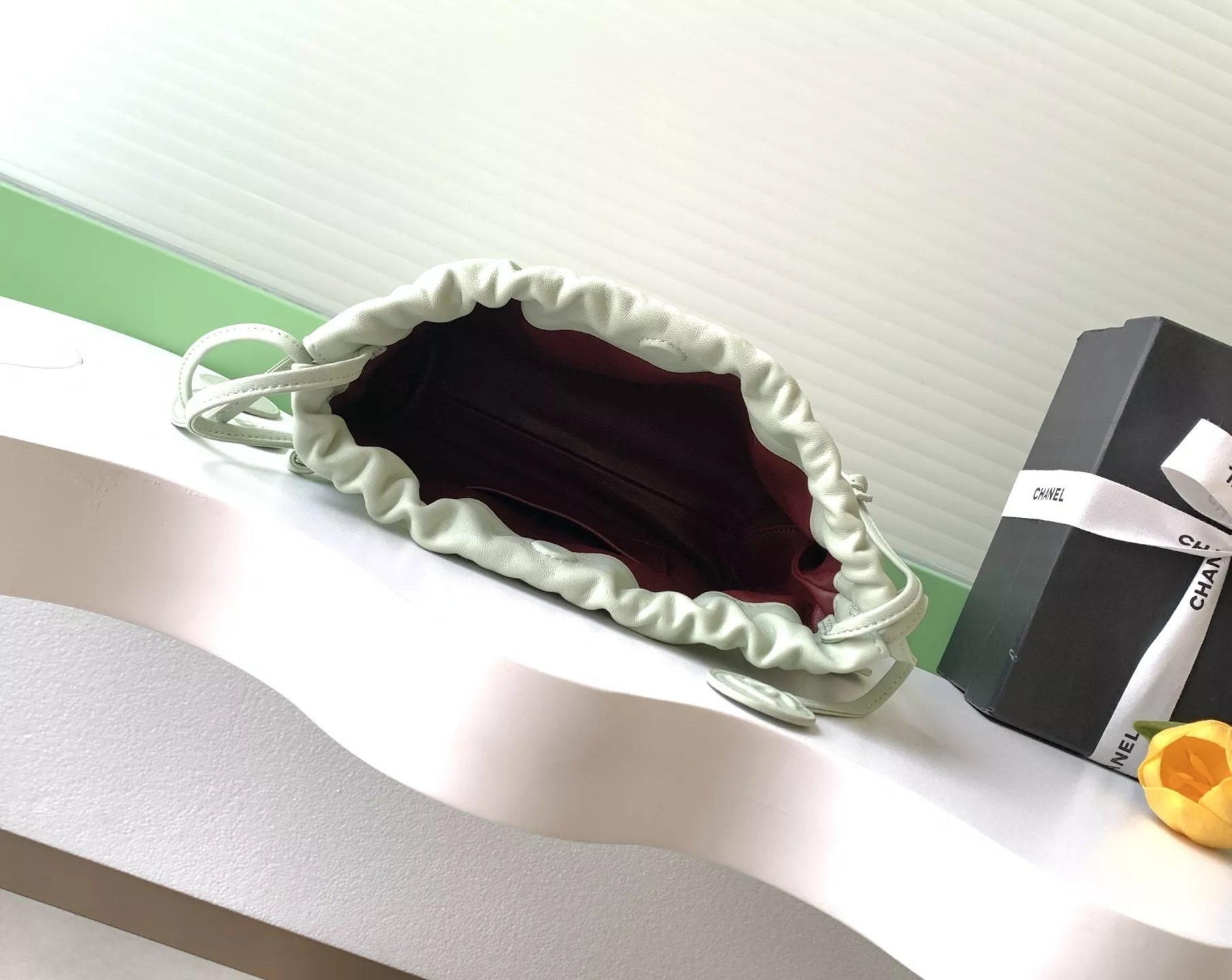 샤넬 퀼팅 드로스트링 버킷백 상세 이미지 8