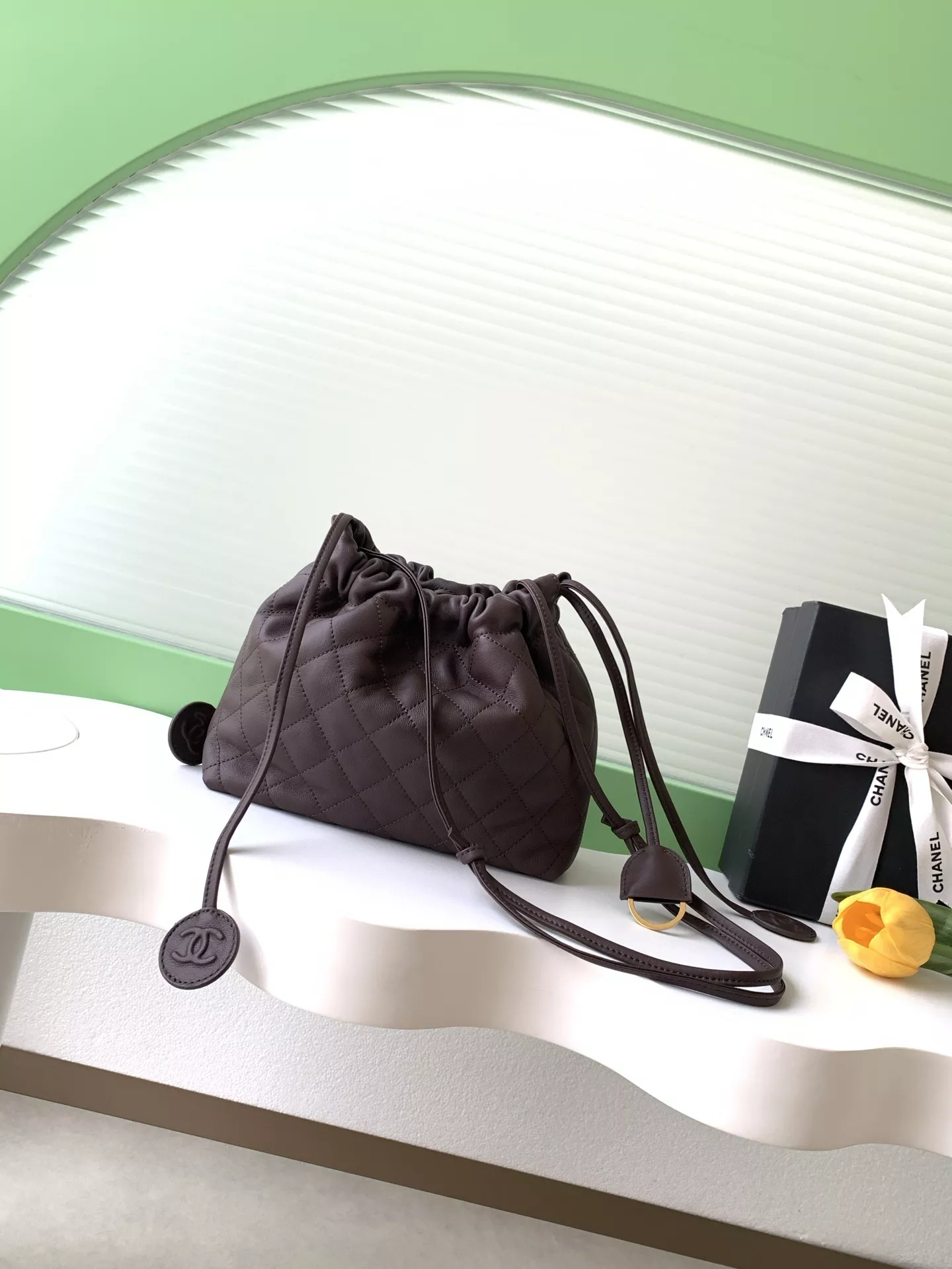 샤넬 퀼팅 드로스트링 숄더백 상세 이미지 3