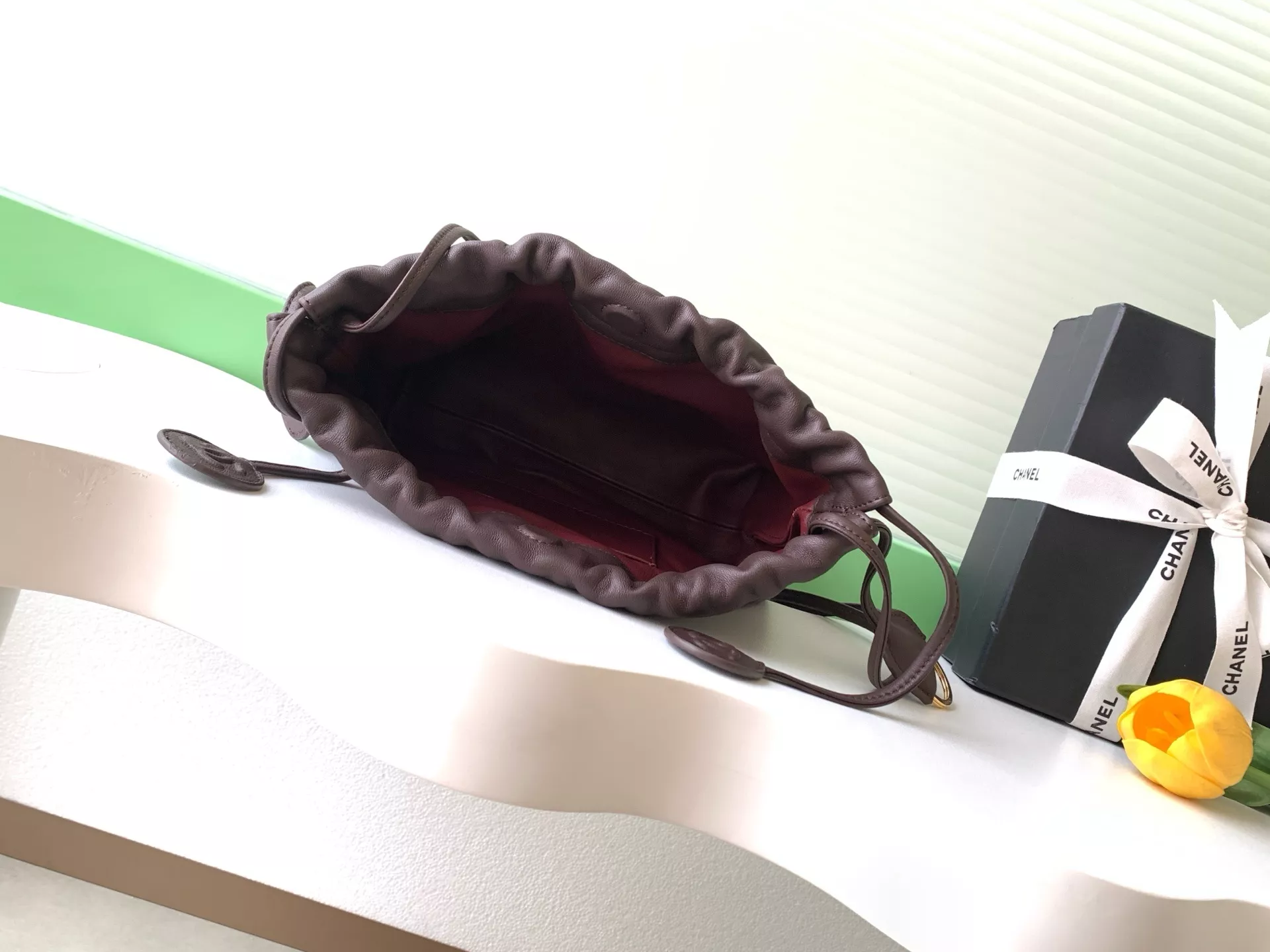샤넬 퀼팅 드로스트링 숄더백 상세 이미지 8