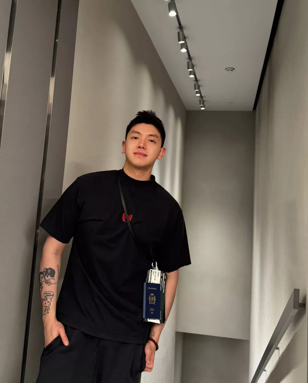 발렌시아가 더블비 맥수 자수 워싱 티셔츠 상세 이미지 32