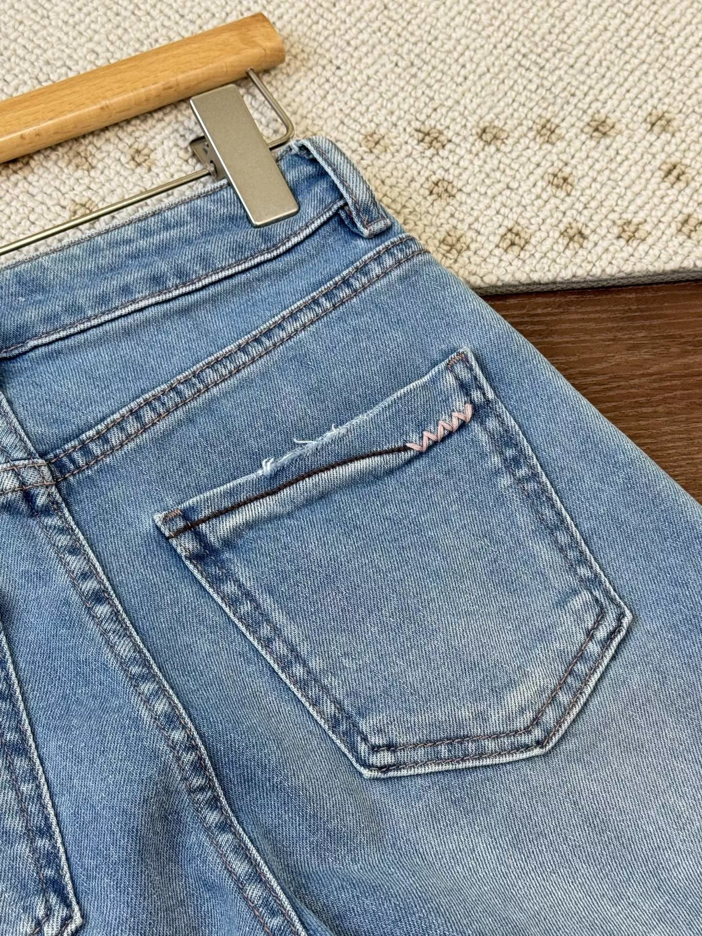 미우미우 자수 와이드 플레어 데님 팬츠 상세 이미지 24