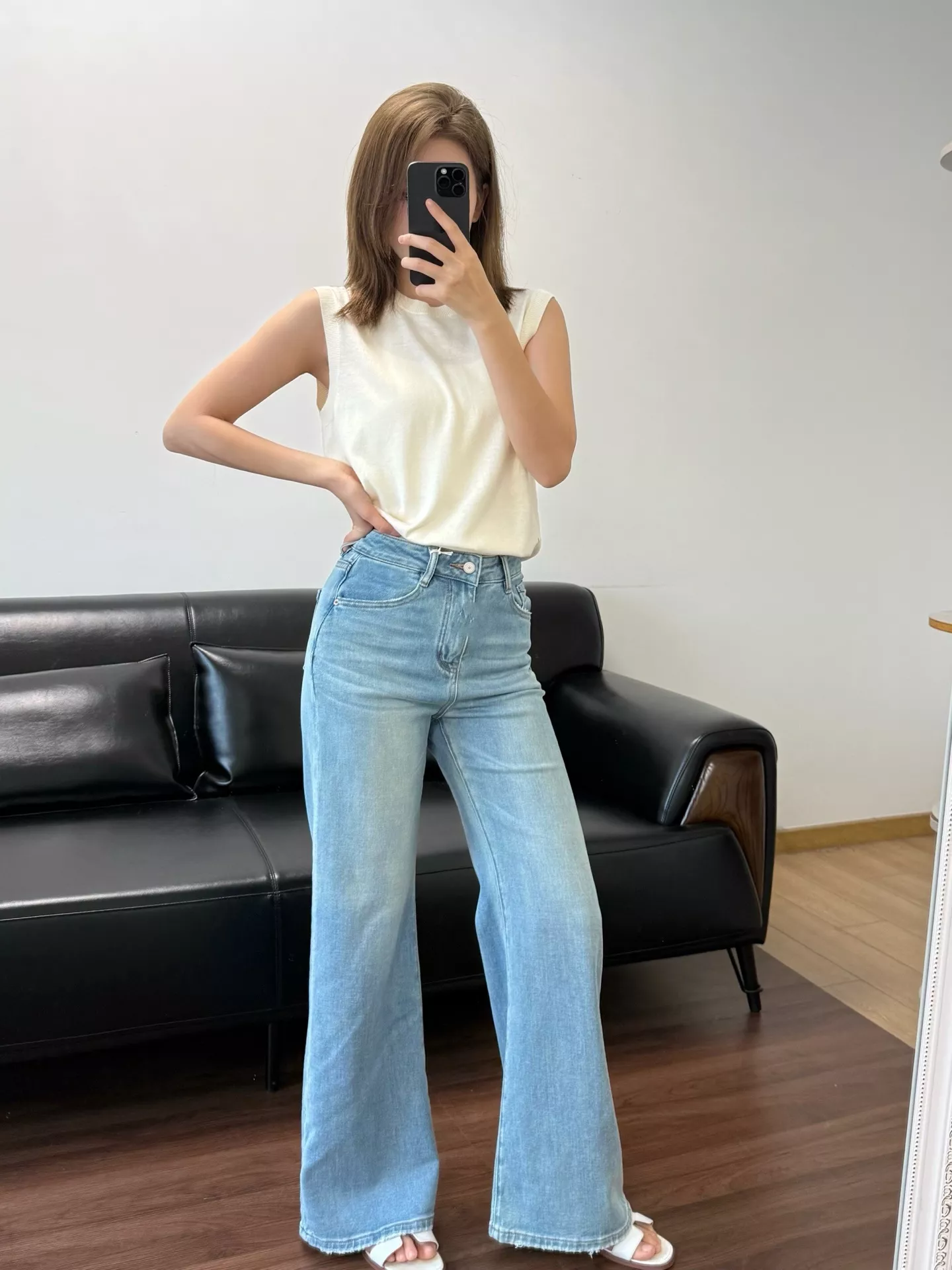 미우미우 자수 와이드 플레어 데님 팬츠 상세 이미지 36