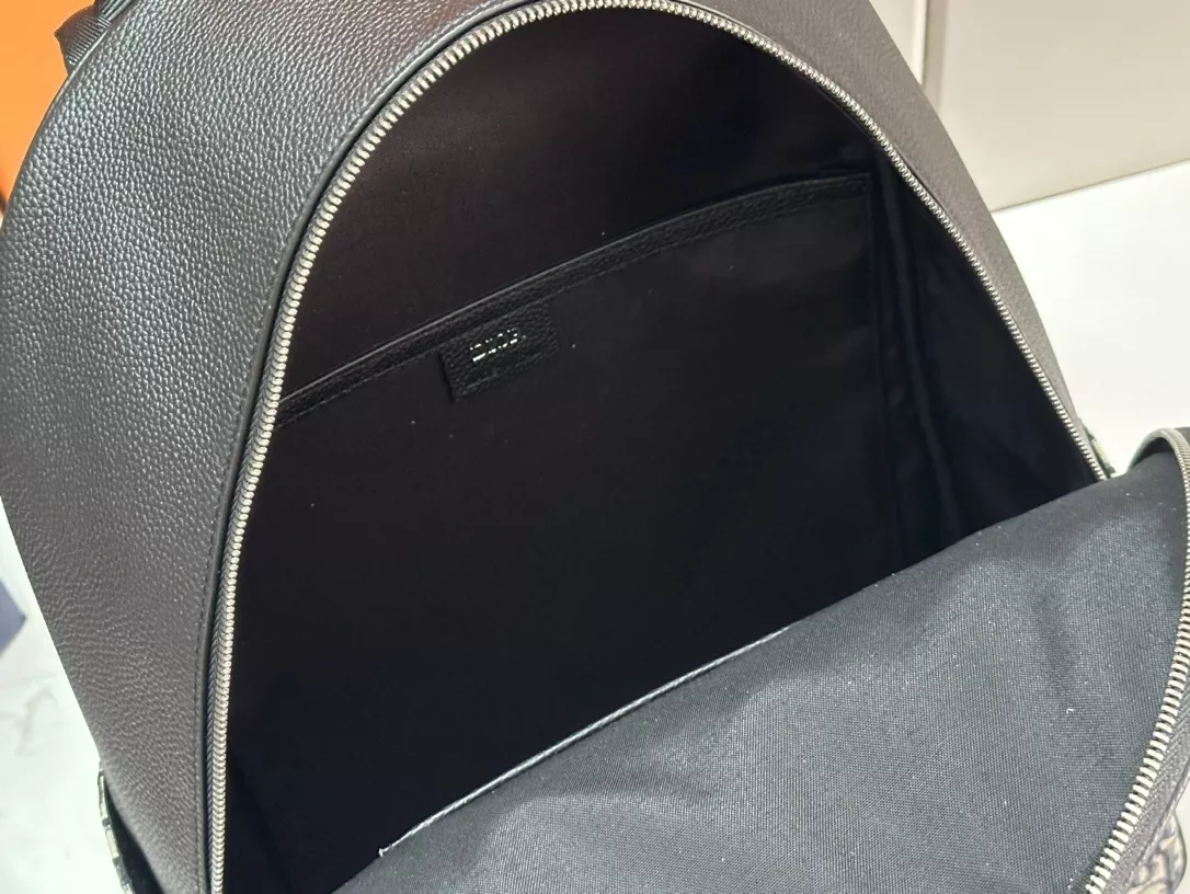 디올 오블리크 새들 플랩 백팩 상세 이미지 9