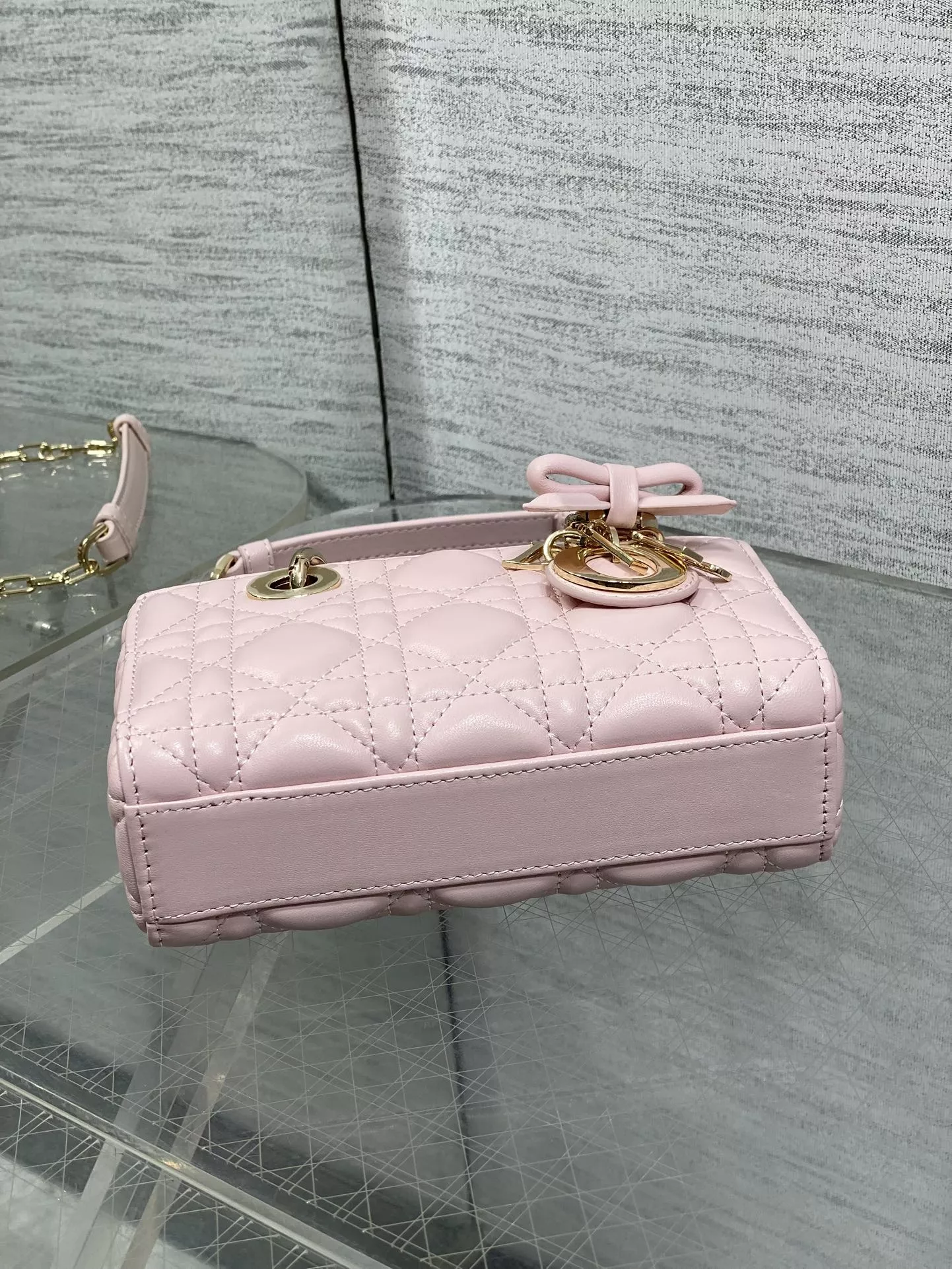 디올 리본 장식 퀼팅 체인 미니백 상세 이미지 7
