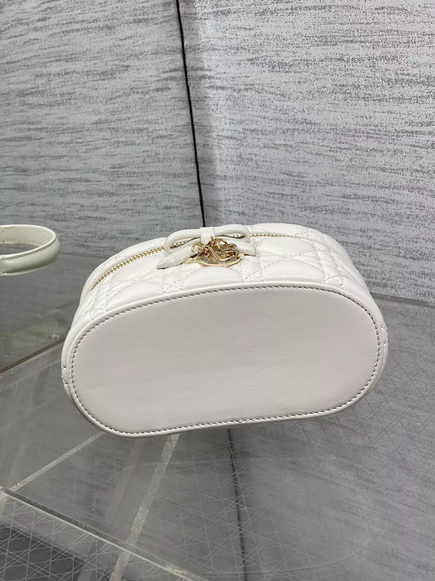 디올 리본 장식 퀼팅 화장품 케이스 상세 이미지 7