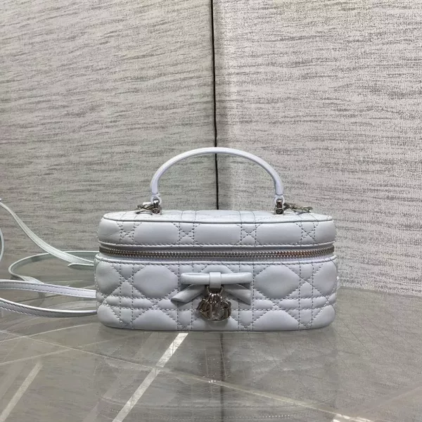 디올 리본 장식 퀼팅 코스메틱백